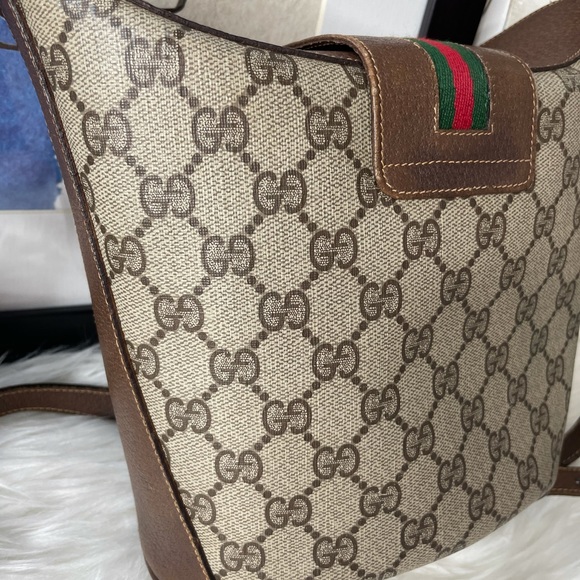 Gucci Bucket Bag (Vintage and Authentic) - Picture 6 of 16